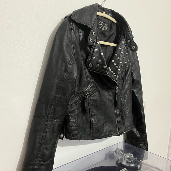 Cropped Leather Motorcycle Jacket - Picture 5 of 6